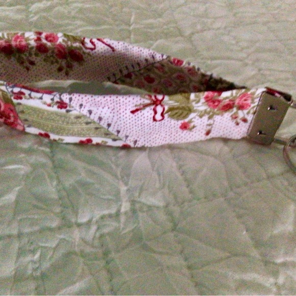 Floral Patchwork Keychain - Picture 4 of 5